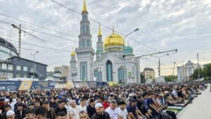 Moskova_bayram_namazi-06062025-3-768x432
