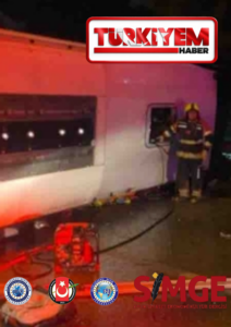 Pembe ve Bordo Şık Güzellik Salonu Açılış Duyurusu Afiş (1)