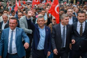 kulisler-yangin-yeri-iste-ozelin-kuracagi-yeni-partinin-adi_19974579_16