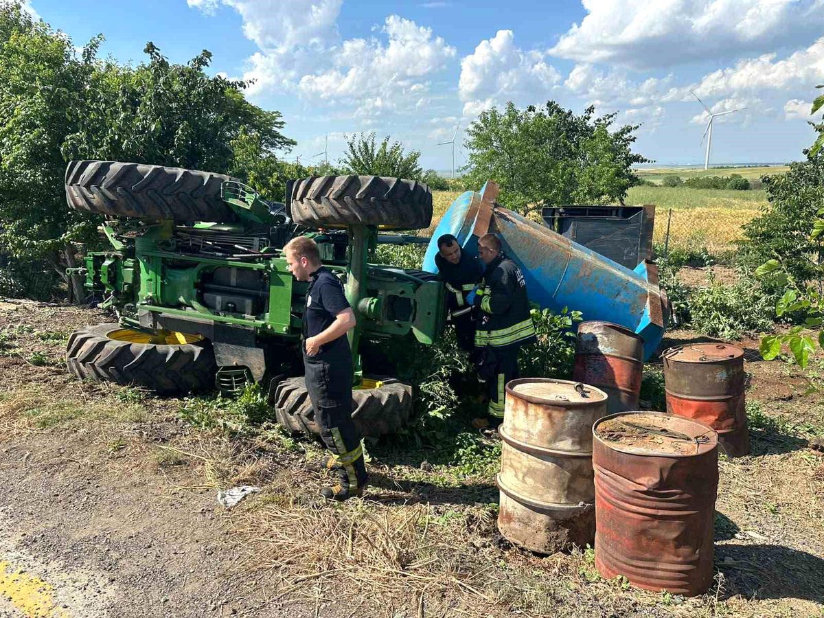 traktor-devrildi-surucu-yaralandi-19900944_amp